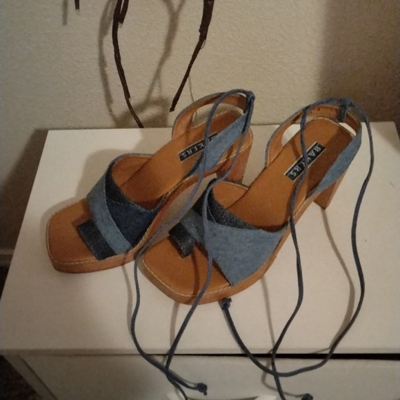 VINTAGE BAKERS Women's Black and Gray Sandals - Picture 8 of 8